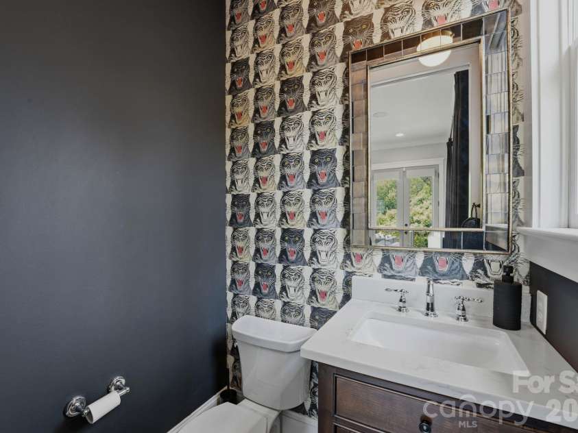 812 Ideal Way, Charlotte, NC 28203.  MLS# CAR4389056, YatesRealty ID 33380. Half bathroom.
