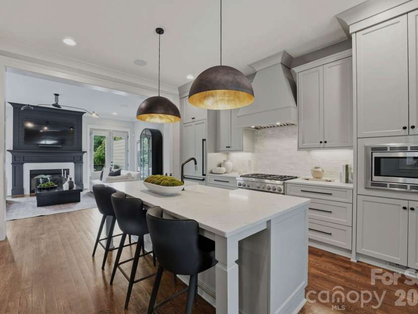 812 Ideal Way, Charlotte, NC 28203.  MLS# CAR4389056, YatesRealty ID 33380. Kitchen.