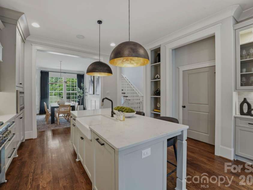 812 Ideal Way, Charlotte, NC 28203.  MLS# CAR4389056, YatesRealty ID 33380. Kitchen.