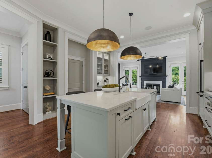 812 Ideal Way, Charlotte, NC 28203.  MLS# CAR4389056, YatesRealty ID 33380. Kitchen.
