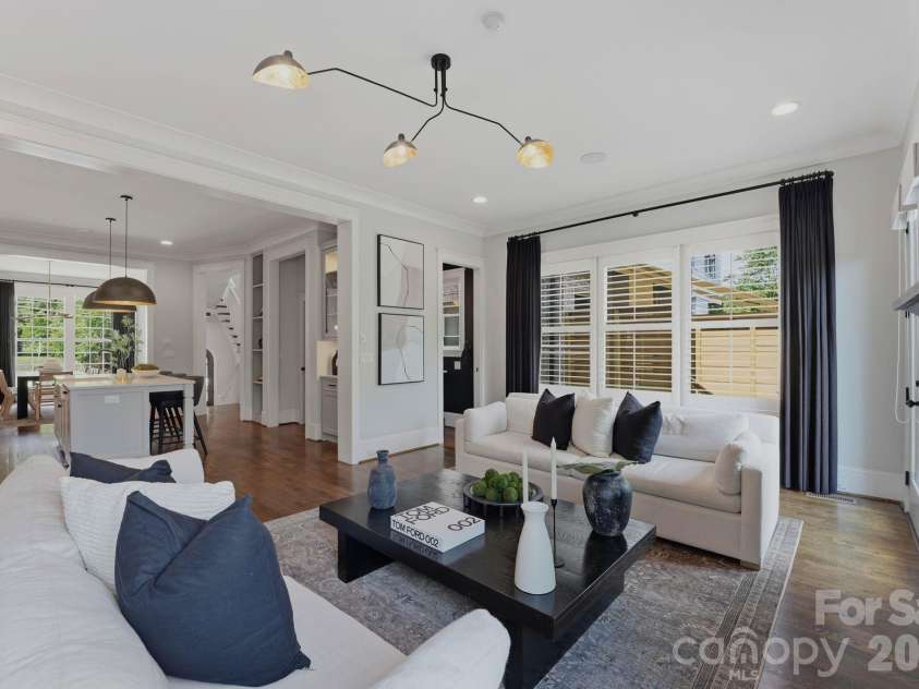 812 Ideal Way, Charlotte, NC 28203.  MLS# CAR4389056, YatesRealty ID 33380. Living room.