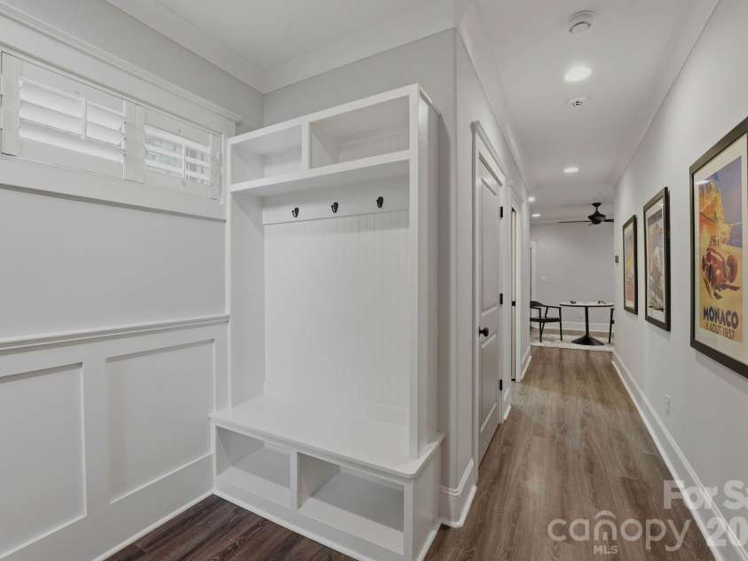 812 Ideal Way, Charlotte, NC 28203.  MLS# CAR4389056, YatesRealty ID 33380. Lower-level drop zone.