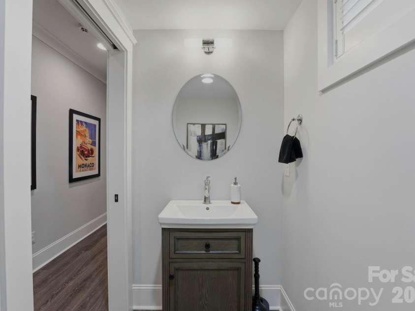 812 Ideal Way, Charlotte, NC 28203.  MLS# CAR4389056, YatesRealty ID 33380. Powder room.