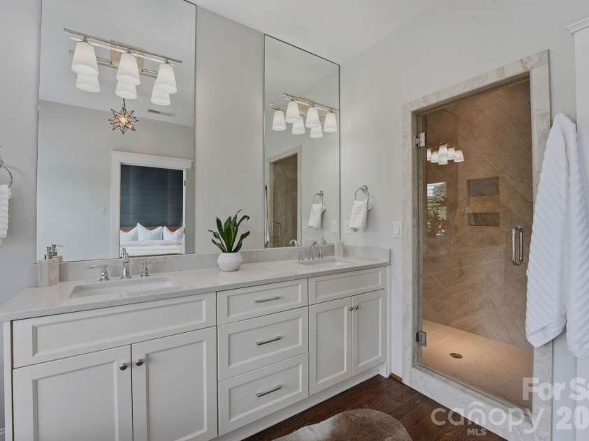 812 Ideal Way, Charlotte, NC 28203.  MLS# CAR4389056, YatesRealty ID 33380. Primary bathroom.