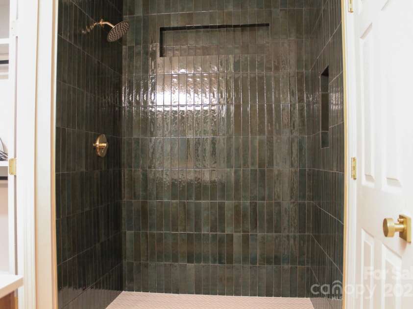 3813 Brookchase Lane, Charlotte, NC 28205.  MLS# CAR4303824, YatesRealty ID 33382. Master Luxury Shower