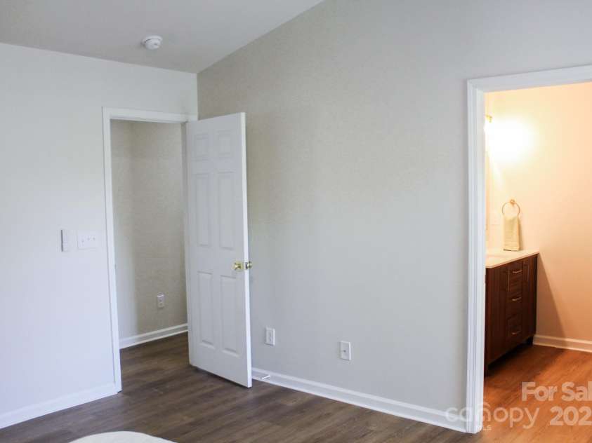 3813 Brookchase Lane, Charlotte, NC 28205.  MLS# CAR4303824, YatesRealty ID 33382. Master Suite