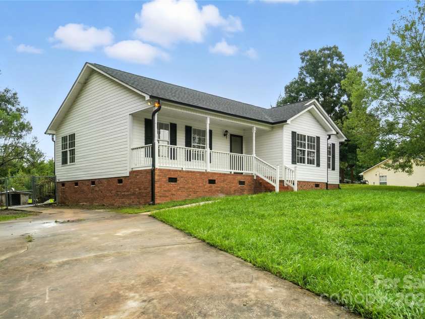 4016 Brandon Lee Court, Rock Hill, SC 29730.  MLS# CAR4288196, YatesRealty ID 33384. 