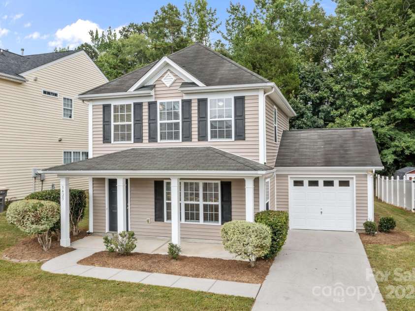 3425 Market View Drive, Davidson, NC 28036.  MLS# CAR4286700, YatesRealty ID 33385. 