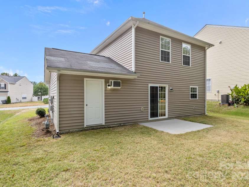 3425 Market View Drive, Davidson, NC 28036.  MLS# CAR4286700, YatesRealty ID 33385. 