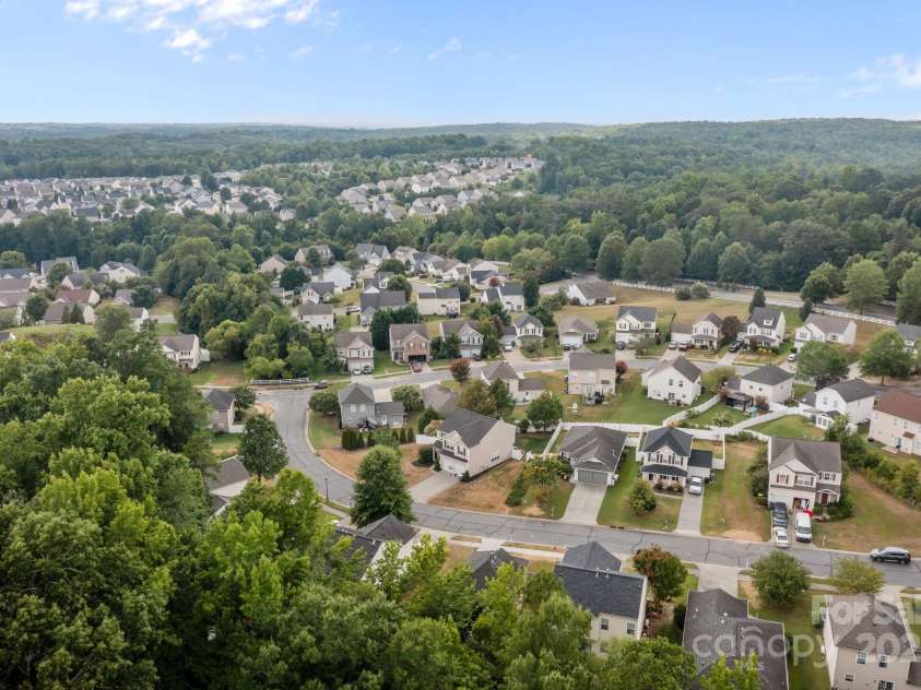 3425 Market View Drive, Davidson, NC 28036.  MLS# CAR4286700, YatesRealty ID 33385. 