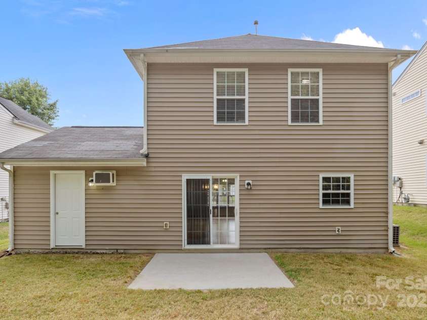 3425 Market View Drive, Davidson, NC 28036.  MLS# CAR4286700, YatesRealty ID 33385. 