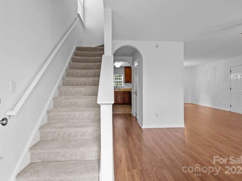 3425 Market View Drive, Davidson, NC 28036.  MLS# CAR4286700, YatesRealty ID 33385. 