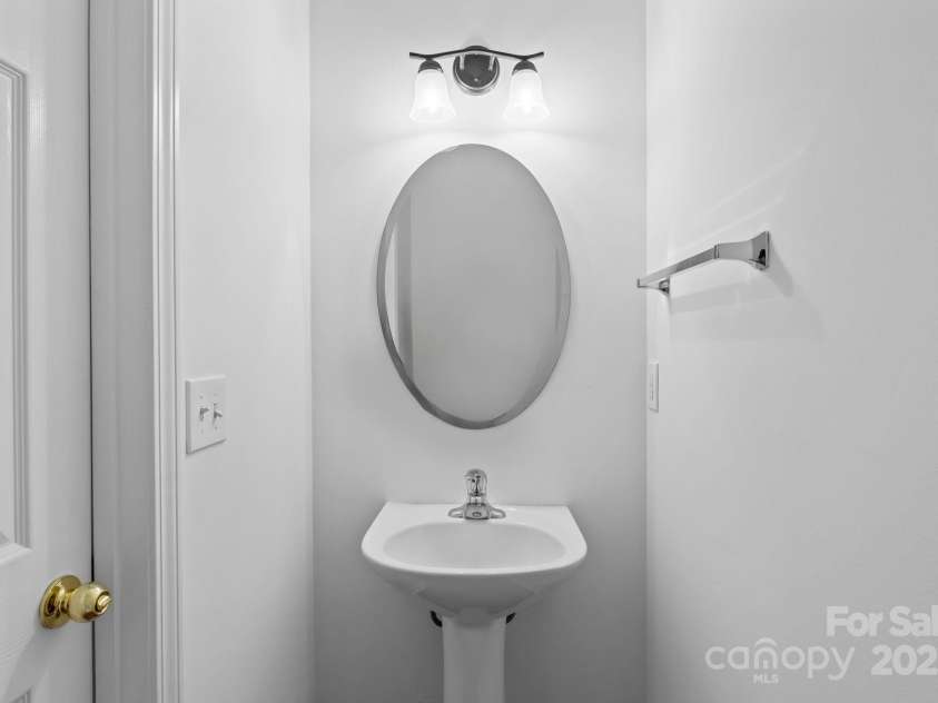 3425 Market View Drive, Davidson, NC 28036.  MLS# CAR4286700, YatesRealty ID 33385. 