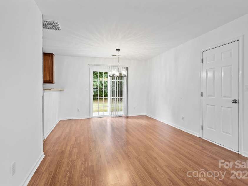 3425 Market View Drive, Davidson, NC 28036.  MLS# CAR4286700, YatesRealty ID 33385. 