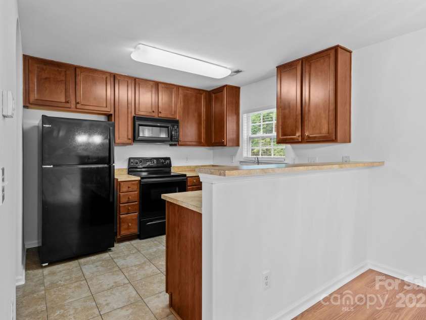 3425 Market View Drive, Davidson, NC 28036.  MLS# CAR4286700, YatesRealty ID 33385. 