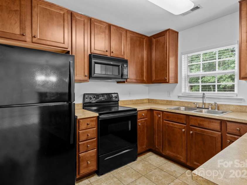 3425 Market View Drive, Davidson, NC 28036.  MLS# CAR4286700, YatesRealty ID 33385. 