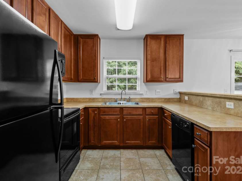 3425 Market View Drive, Davidson, NC 28036.  MLS# CAR4286700, YatesRealty ID 33385. 