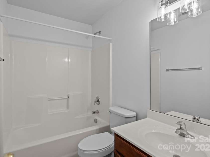 3425 Market View Drive, Davidson, NC 28036.  MLS# CAR4286700, YatesRealty ID 33385. 