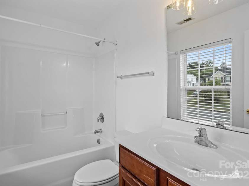 3425 Market View Drive, Davidson, NC 28036.  MLS# CAR4286700, YatesRealty ID 33385. 