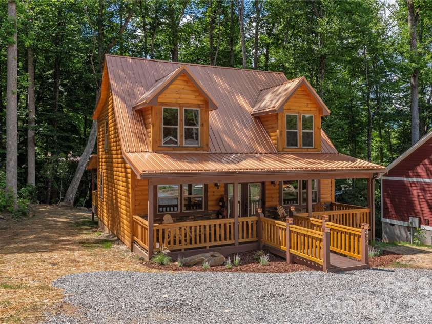 484 Twinbrook Lane, Maggie Valley, NC 28751.  MLS# CAR4392864, YatesRealty ID 33385. 