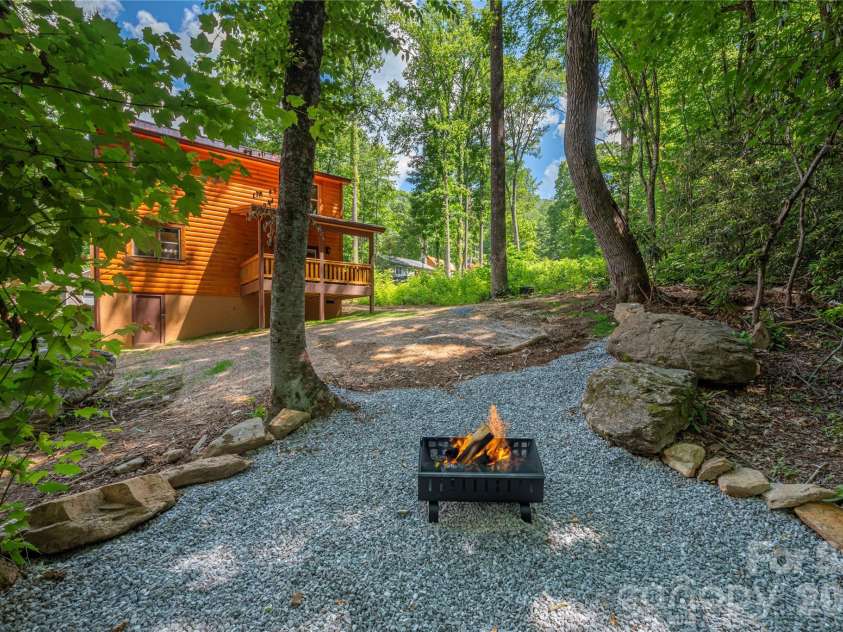 484 Twinbrook Lane, Maggie Valley, NC 28751.  MLS# CAR4392864, YatesRealty ID 33385. 