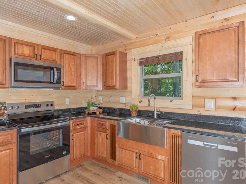 484 Twinbrook Lane, Maggie Valley, NC 28751.  MLS# CAR4392864, YatesRealty ID 33385. 