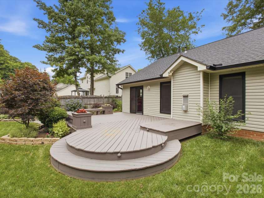 1102 Slate Ridge Road, Matthews, NC 28104.  MLS# CAR4394373, YatesRealty ID 33386. 