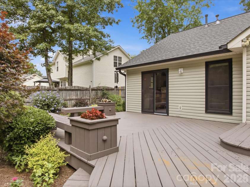 1102 Slate Ridge Road, Matthews, NC 28104.  MLS# CAR4394373, YatesRealty ID 33386. 