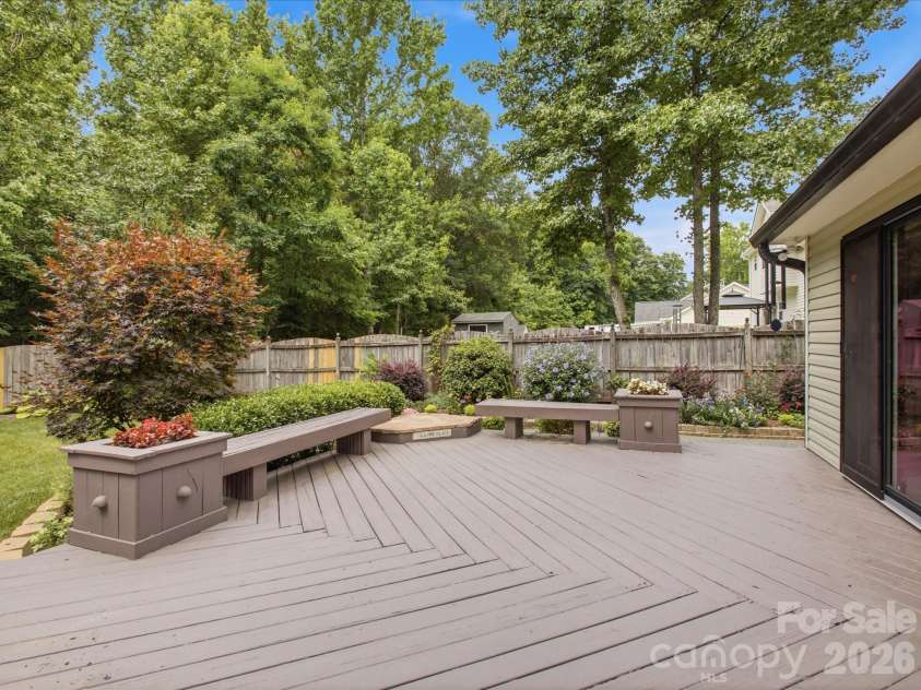 1102 Slate Ridge Road, Matthews, NC 28104.  MLS# CAR4394373, YatesRealty ID 33386. 