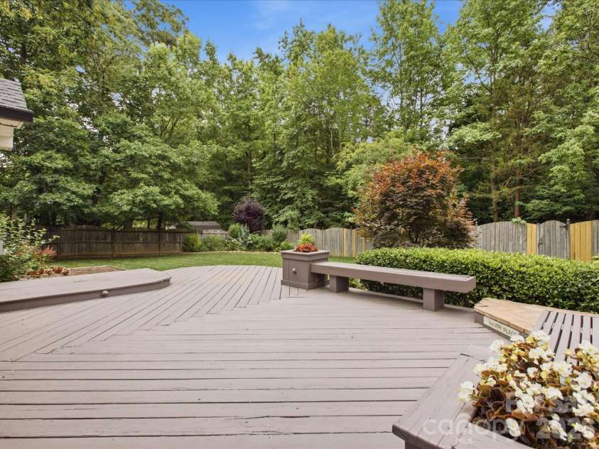 1102 Slate Ridge Road, Matthews, NC 28104.  MLS# CAR4394373, YatesRealty ID 33386. 