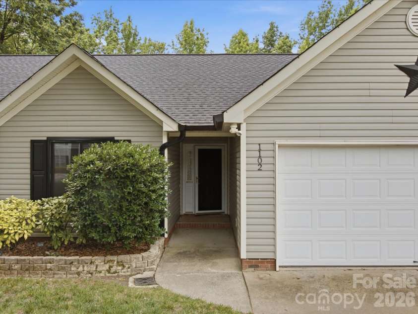 1102 Slate Ridge Road, Matthews, NC 28104.  MLS# CAR4394373, YatesRealty ID 33386. 
