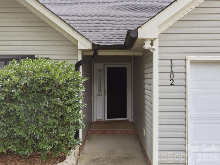 1102 Slate Ridge Road, Matthews, NC 28104.  MLS# CAR4394373, YatesRealty ID 33386. 