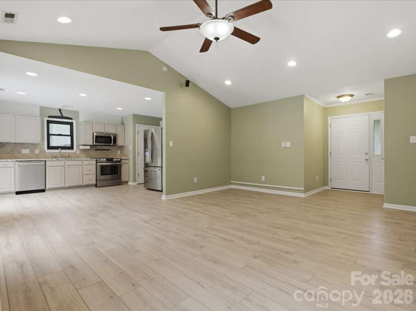 1102 Slate Ridge Road, Matthews, NC 28104.  MLS# CAR4394373, YatesRealty ID 33386. 