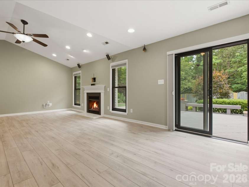 1102 Slate Ridge Road, Matthews, NC 28104.  MLS# CAR4394373, YatesRealty ID 33386. 