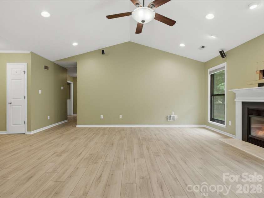 1102 Slate Ridge Road, Matthews, NC 28104.  MLS# CAR4394373, YatesRealty ID 33386. 