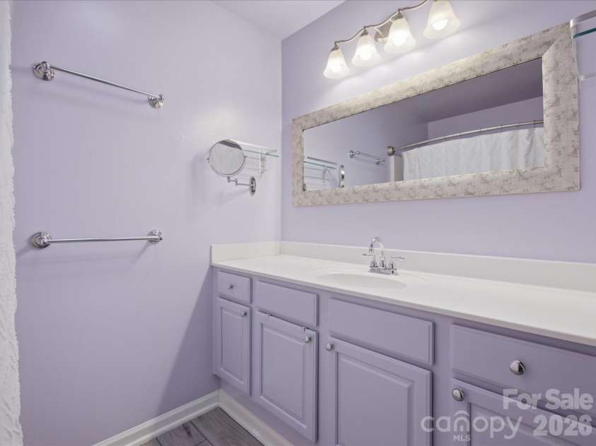 1102 Slate Ridge Road, Matthews, NC 28104.  MLS# CAR4394373, YatesRealty ID 33386. 