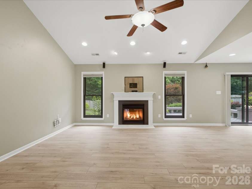 1102 Slate Ridge Road, Matthews, NC 28104.  MLS# CAR4394373, YatesRealty ID 33386. 