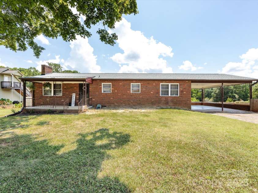 607 Old Mountain Road, Statesville, NC 28677.  MLS# CAR4287096, YatesRealty ID 33386. 