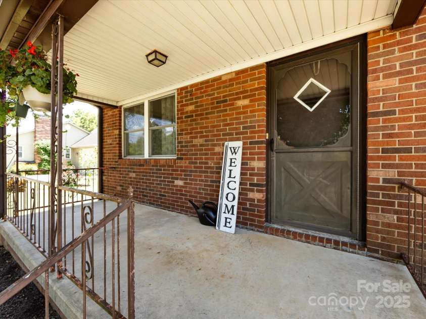 607 Old Mountain Road, Statesville, NC 28677.  MLS# CAR4287096, YatesRealty ID 33386. 