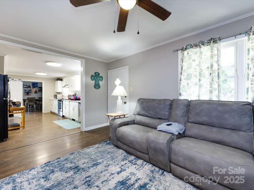 607 Old Mountain Road, Statesville, NC 28677.  MLS# CAR4287096, YatesRealty ID 33386. 