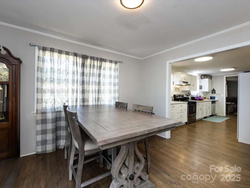 607 Old Mountain Road, Statesville, NC 28677.  MLS# CAR4287096, YatesRealty ID 33386. 