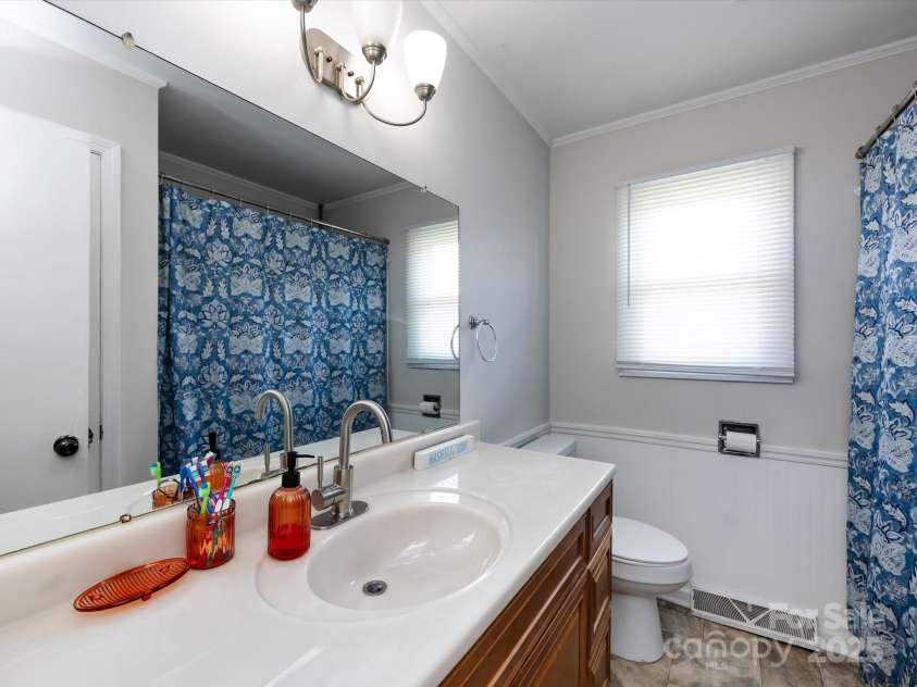 607 Old Mountain Road, Statesville, NC 28677.  MLS# CAR4287096, YatesRealty ID 33386. 