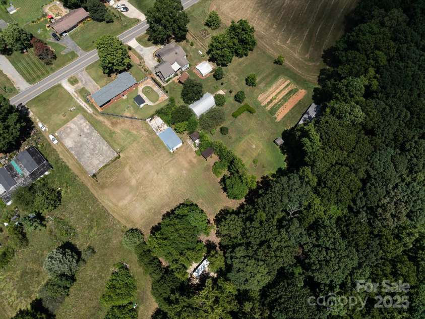 607 Old Mountain Road, Statesville, NC 28677.  MLS# CAR4287096, YatesRealty ID 33386. 