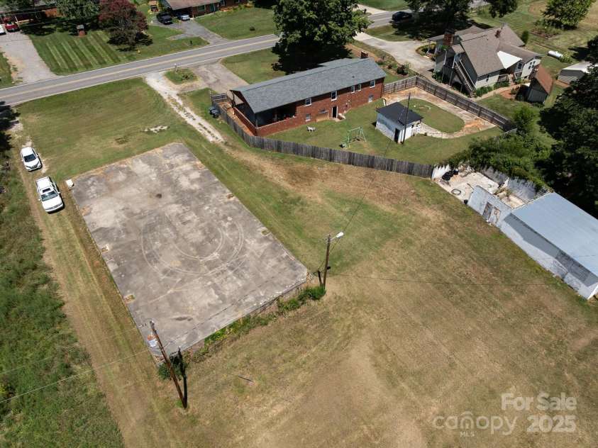 607 Old Mountain Road, Statesville, NC 28677.  MLS# CAR4287096, YatesRealty ID 33386. 