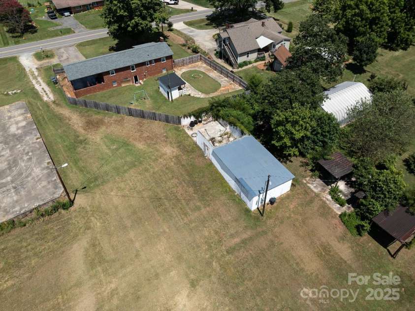 607 Old Mountain Road, Statesville, NC 28677.  MLS# CAR4287096, YatesRealty ID 33386. 