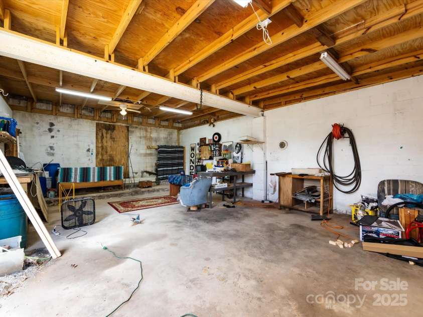 607 Old Mountain Road, Statesville, NC 28677.  MLS# CAR4287096, YatesRealty ID 33386. 