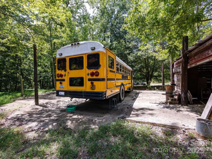 607 Old Mountain Road, Statesville, NC 28677.  MLS# CAR4287096, YatesRealty ID 33386. 