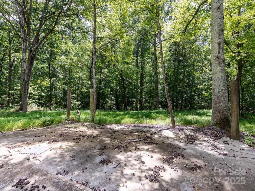 607 Old Mountain Road, Statesville, NC 28677.  MLS# CAR4287096, YatesRealty ID 33386. 