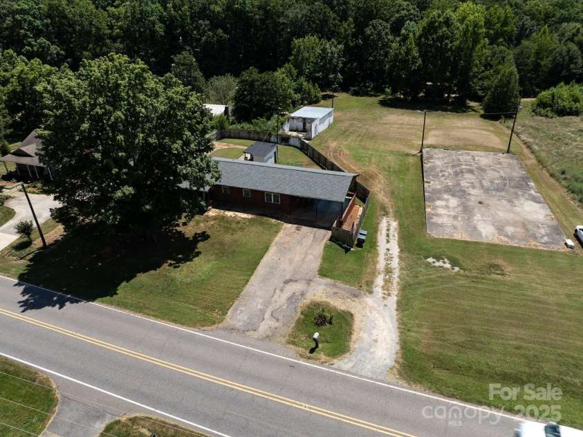 607 Old Mountain Road, Statesville, NC 28677.  MLS# CAR4287096, YatesRealty ID 33386. 