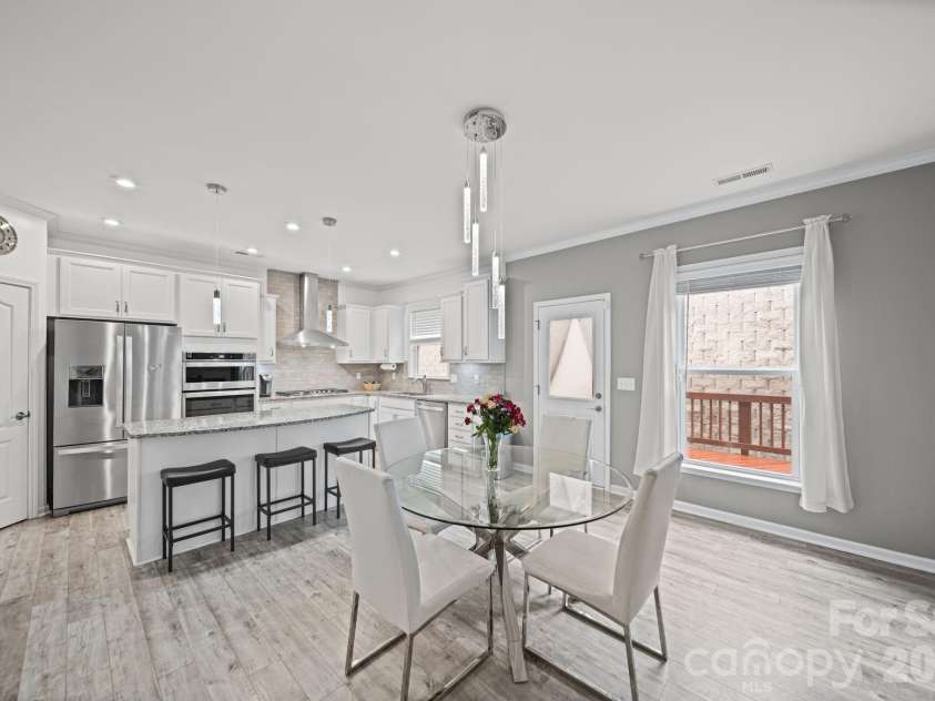 7107 Brookline Place, Huntersville, NC 28078.  MLS# CAR4413327, YatesRealty ID 33387. 